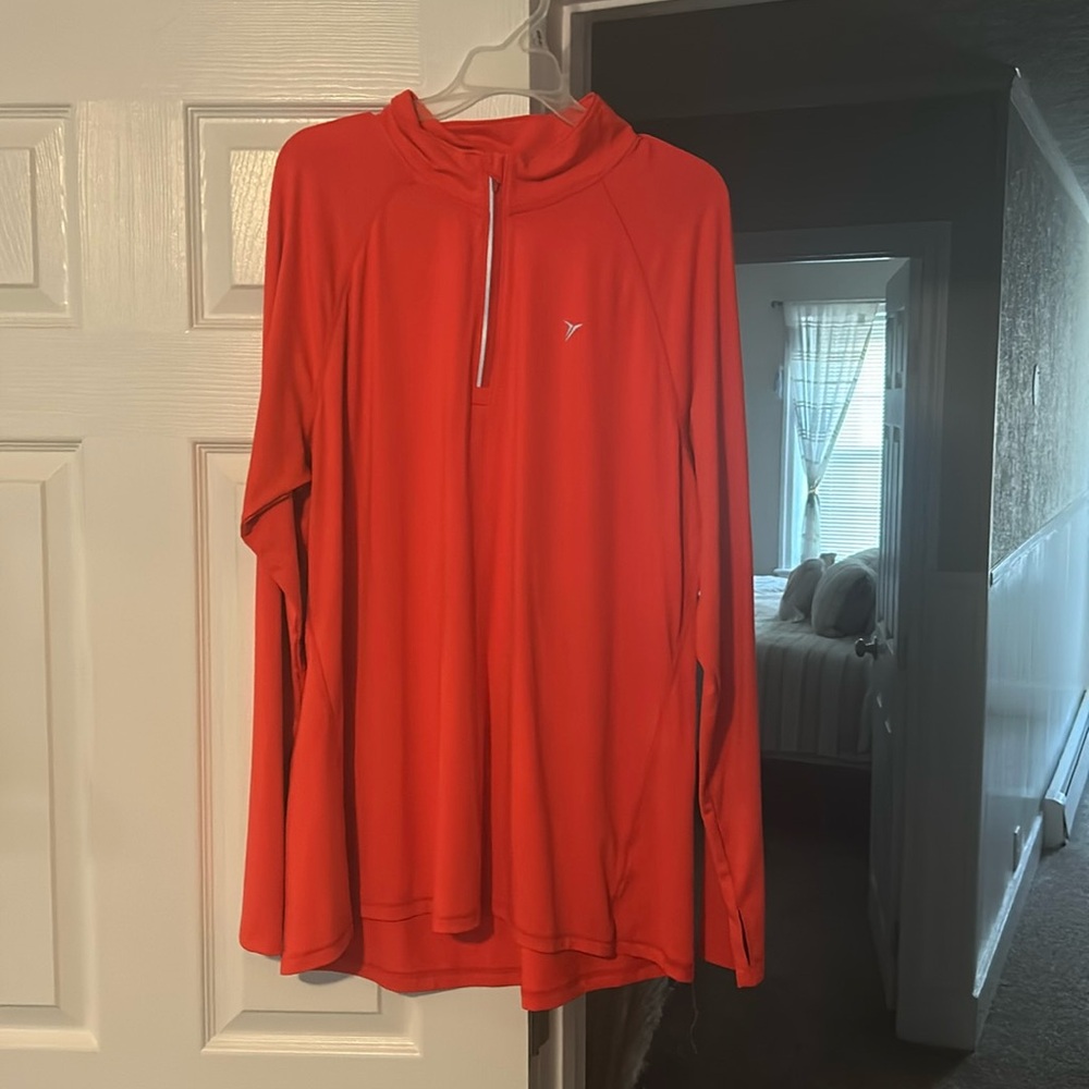 Women’s athletic top